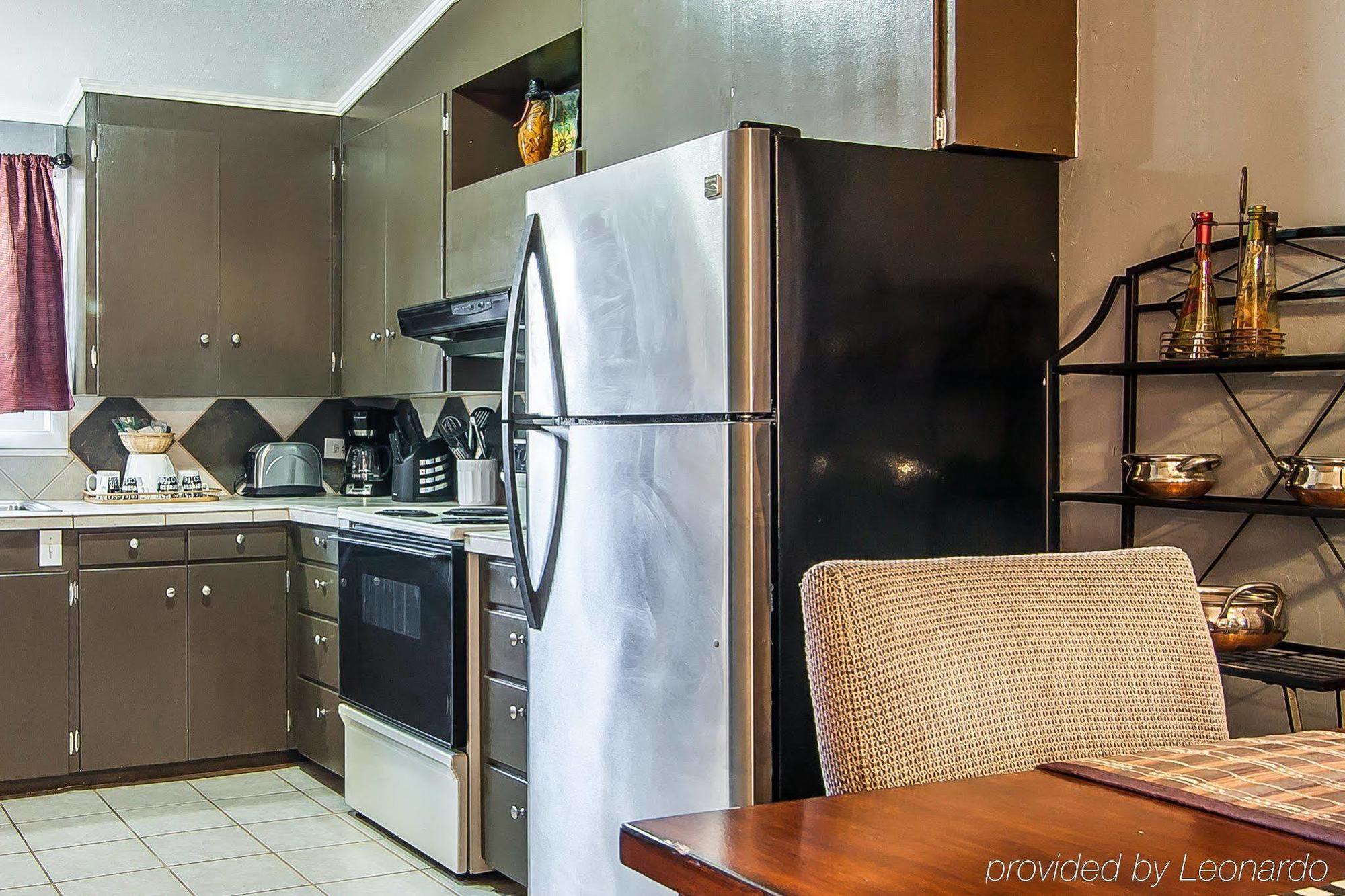 Old Mill & Suites Bend Bagian luar foto