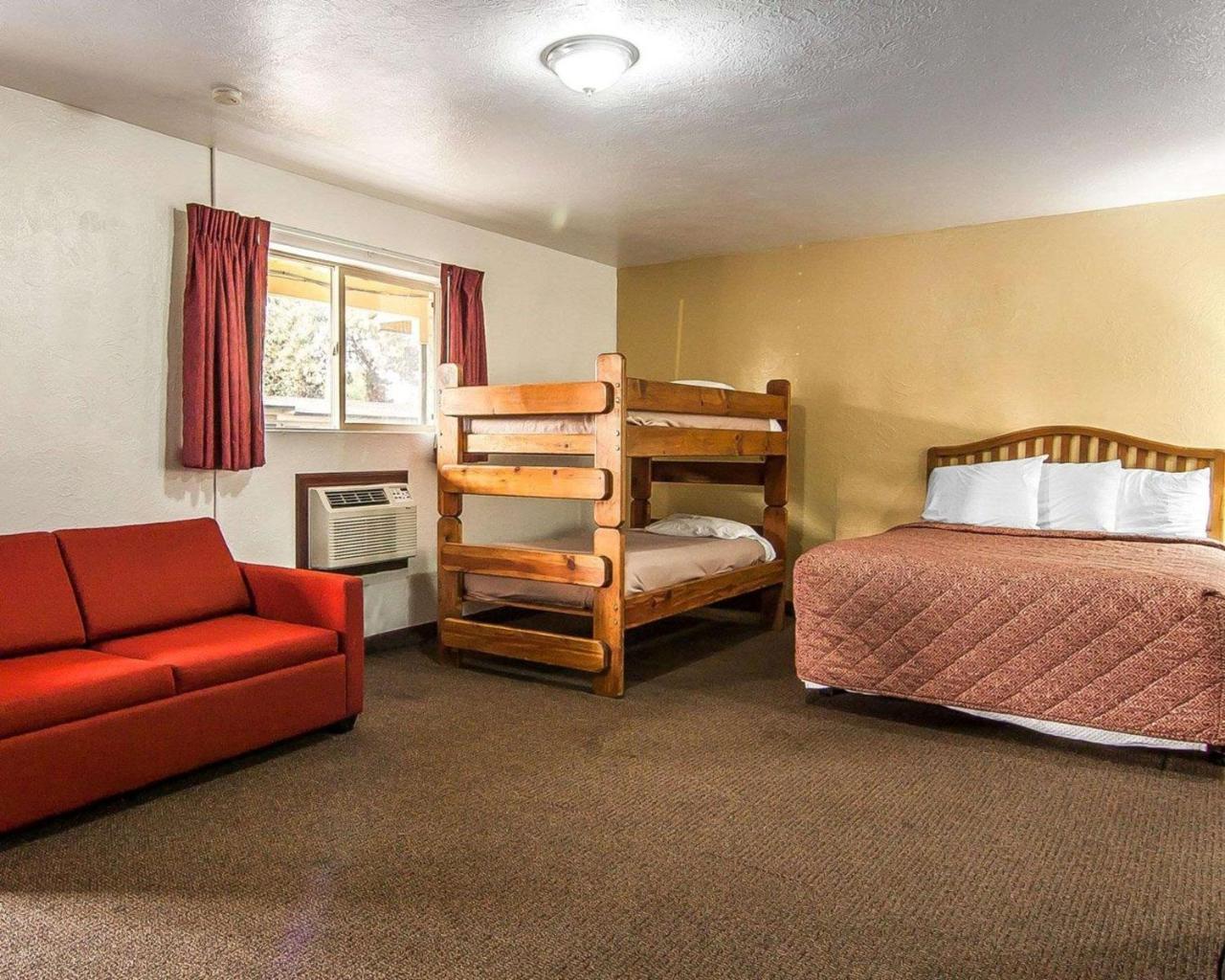 Old Mill & Suites Bend Bagian luar foto